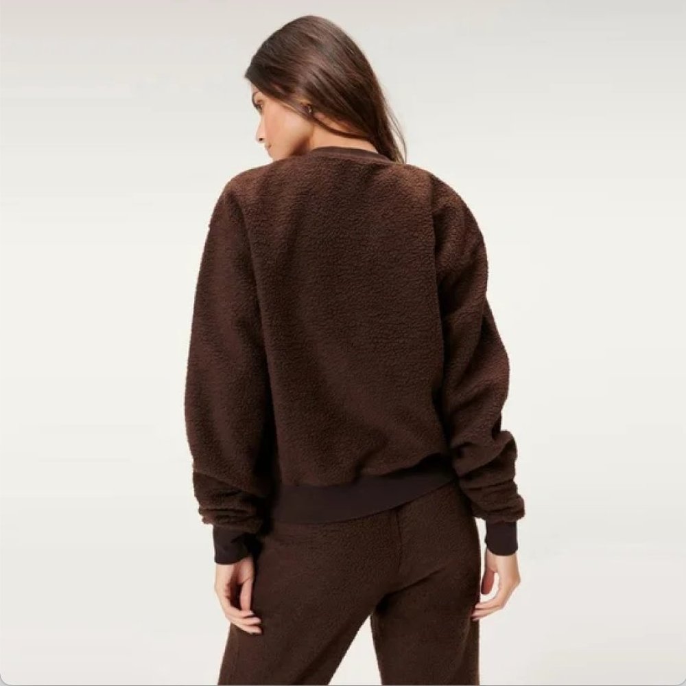Good American Sherpa Boyfriend Pullover Sweatshirt - Size 2 (Medium) - Picture 2 of 5